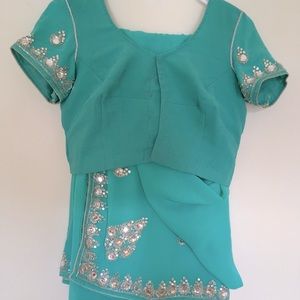 Gorgeous sari saree sequin border & sequins.